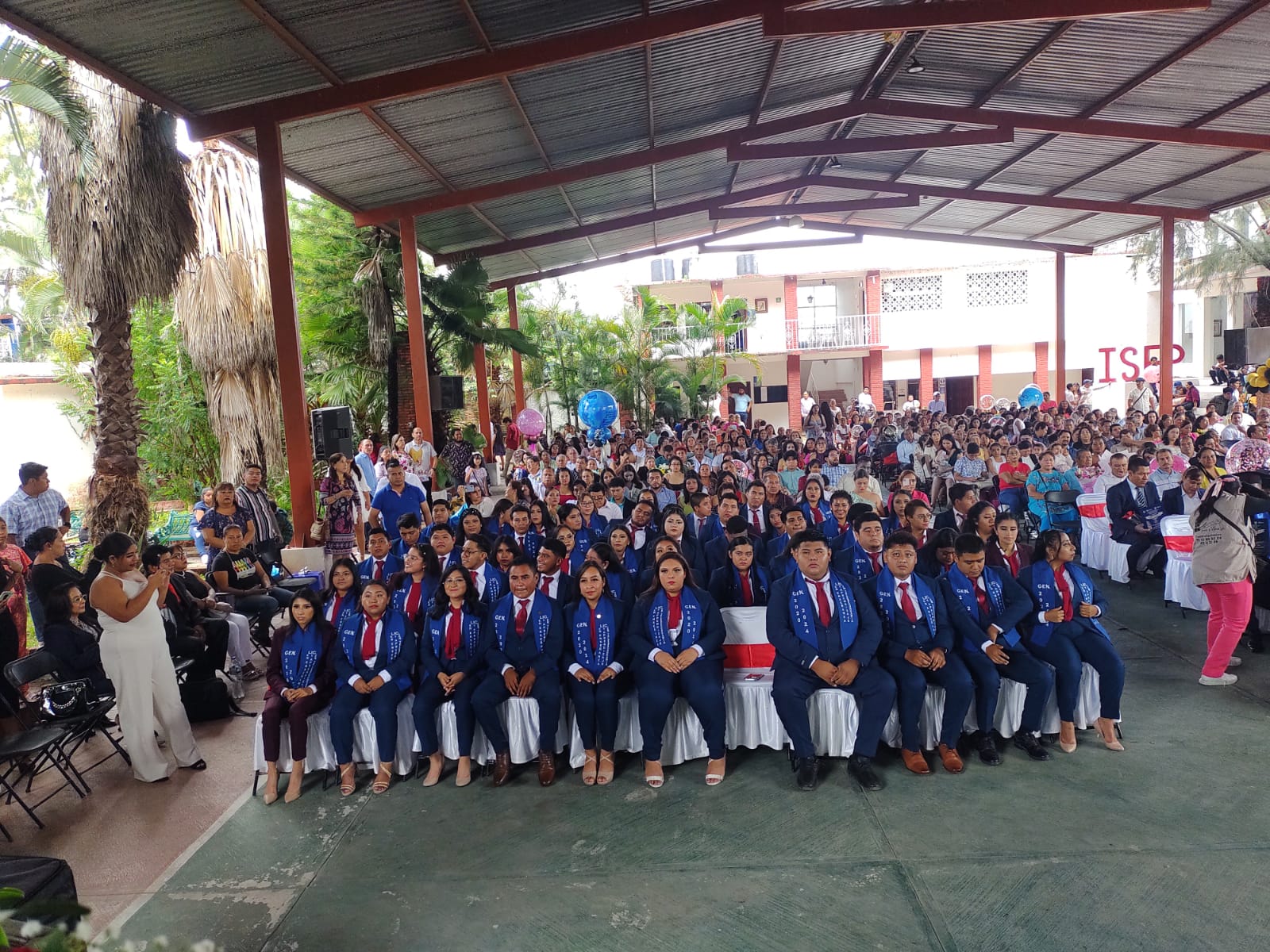 El Instituto Superior de Especialidades Pedagógicas (I.S.E.P) se enorgullece en celebrar la Ceremonia de Graduación 2024, un evento que marca el cierre de una etapa significativa en la vida académica de nuestros estudiantes y el comienzo de un nuevo capítulo lleno de oportunidades y desafíos.

Bajo el lema "Orgullosamente I.S.E.P", esta ceremonia no solo representa la culminación de años de esfuerzo, dedicación y perseverancia, sino también el reflejo de los valores y la formación integral que caracteriza a nuestra institución. Cada uno de nuestros egresados lleva consigo el orgullo de haber sido parte de una comunidad educativa que apuesta por la excelencia y el compromiso con la educación de calidad.

